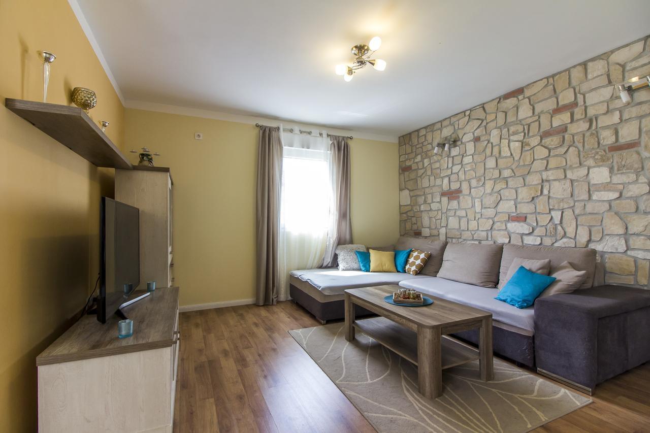 Appartement Apartman Maxim à Pula Extérieur photo