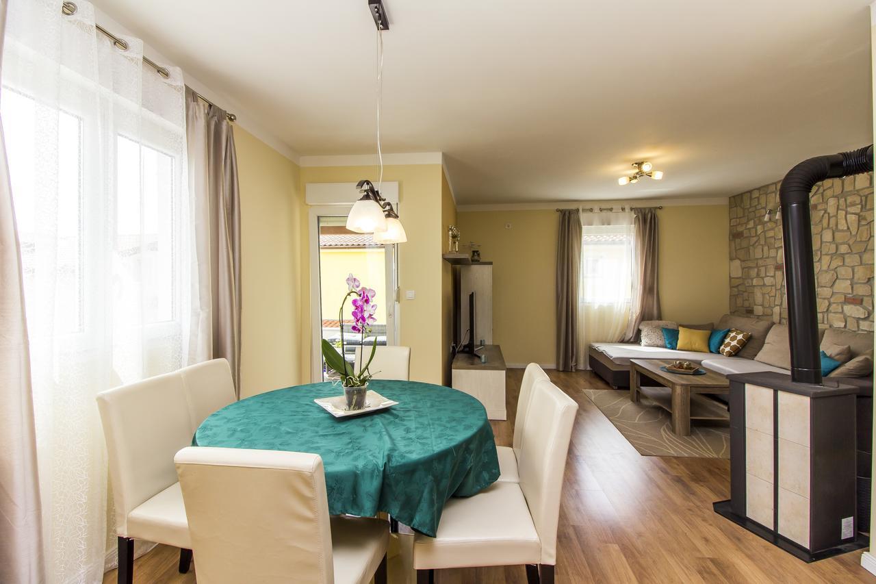 Appartement Apartman Maxim à Pula Extérieur photo