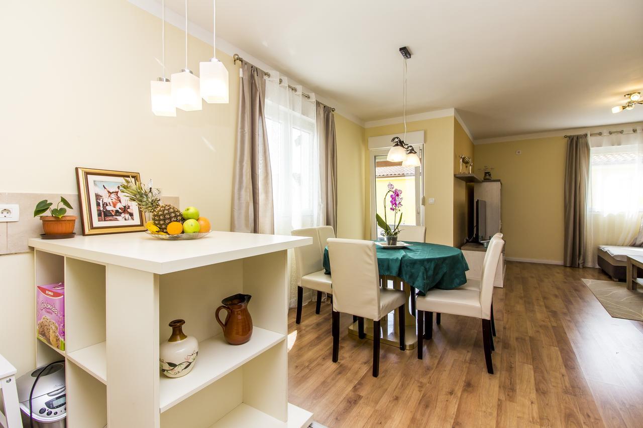 Appartement Apartman Maxim à Pula Extérieur photo